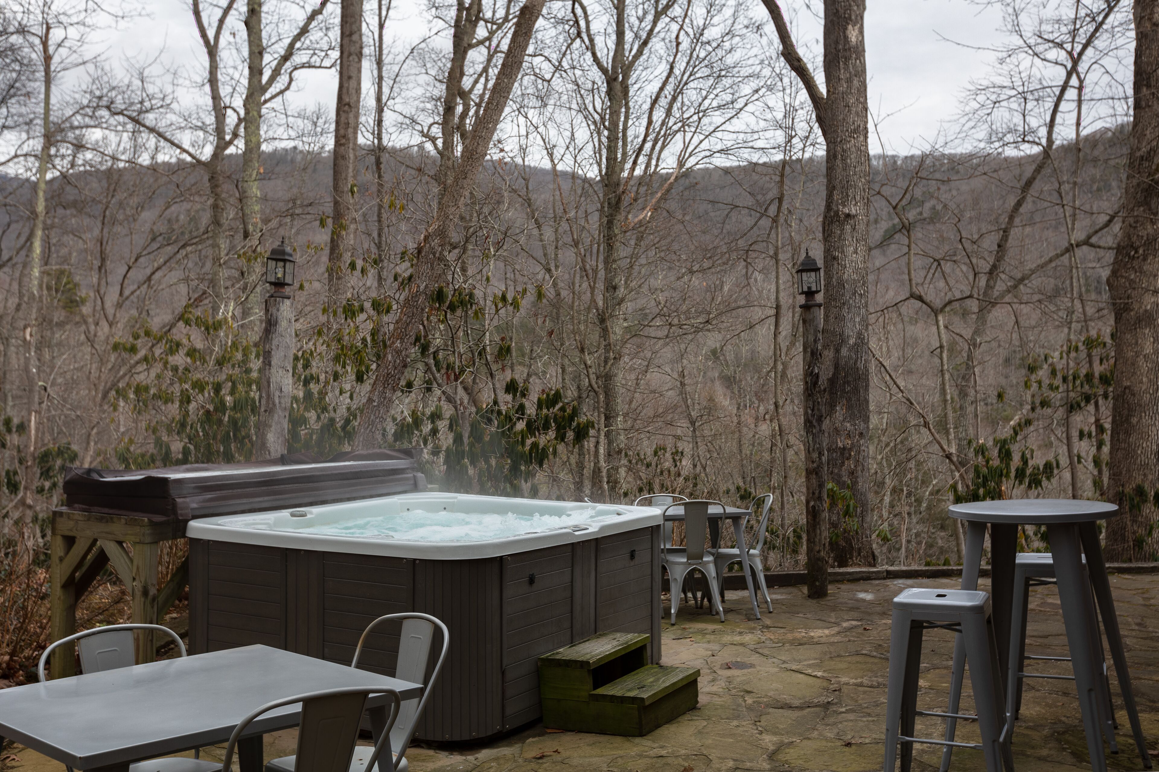 Outdoor spa tub