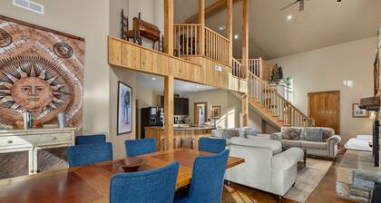 Hot tub, Fireplaces, Game room, Rustic elegance, Private, 10 miles to AVL.