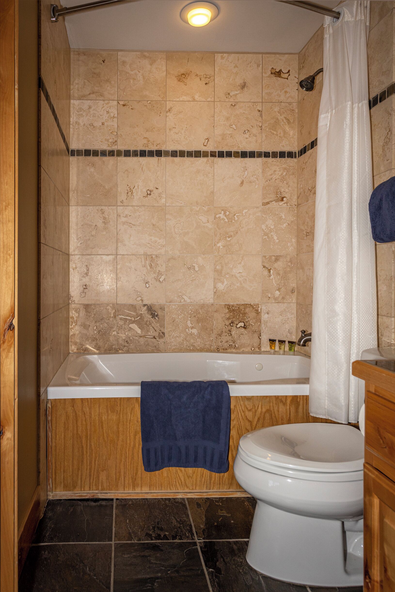 Combinació de dutxa i banyera i banyera d'hidromassatge 