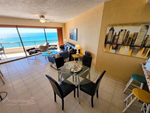 Dining - Sonoran Spa E704 - 2 BR Next to the Pool, High Speed Wi-Fi - Beachfront Upper Floor Luxury Condo (Puerto Peñasco)