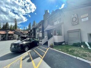 Exterior - Canyon Lodge CHAMONIX Condo. Minutes Walk From Lifts. (Mammoth Lakes)