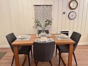 Dining - Canyon Lodge CHAMONIX Condo. Minutes Walk From Lifts. (Mammoth Lakes)
