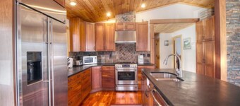 Tree House Feel in a Perfect Location<br>