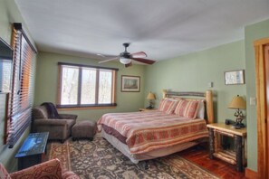 4 soverom, strykejern/-brett, wi-fi (inkludert) og sengetøy