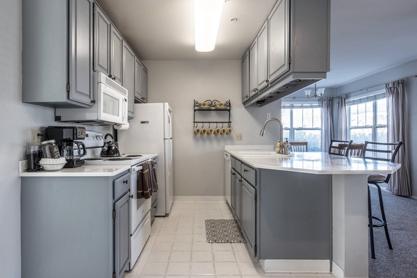 Kjøleskap, mikrobølgeovn, ovn og kokeplater