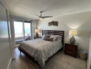 2 bedrooms, iron/ironing board, free WiFi, bed sheets - Newly remodeled unit with west views of sunsets (Marco Island)