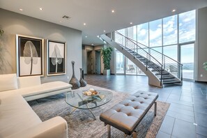 Smart-TV, peis, videospill og DVD-spiller