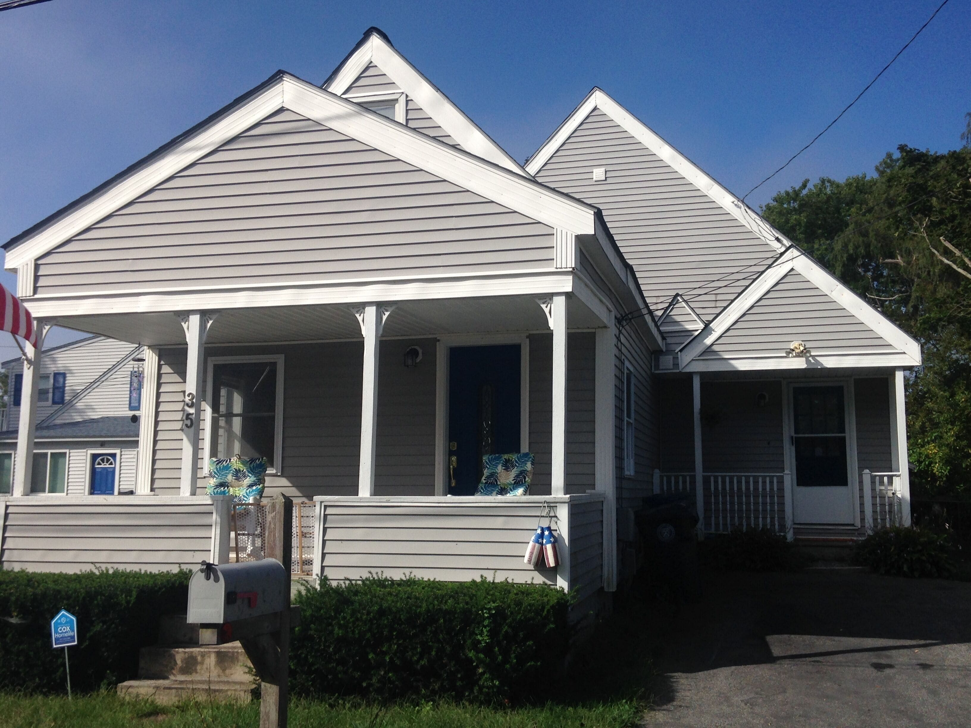 Bay Views, Walk to the Beach and Wonderful Sea Breezes!