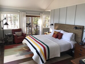 2 bedrooms, iron/ironing board, free WiFi, bed sheets - Dog friendly hideout next door to Doe Bay Resort on Washington's Orcas Island (Olga)