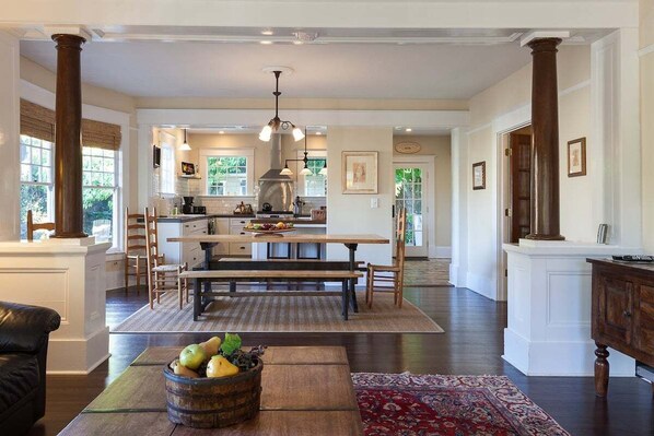 المنشأة من الداخل