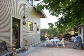 تناول الطعام بالخارج