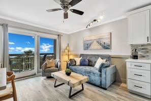 Smart TV, DVD player, books, stereo