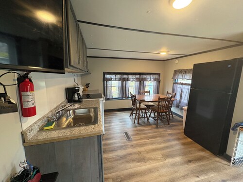 Pymatuning järvi, kävelymatkan päässä järveltä, venesatamasta ja laukaisusta. Tule ja rentoudu.