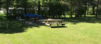 Lac Pymatuning, à distance de marche du lac, de la marina et du lancement. Venez vous détendre