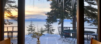 Storybook Northwoods Log Cabin on Lake Superior between Lutsen and Grand Marais