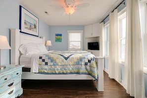 2 bedrooms, iron/ironing board, WiFi, bed sheets - ☀️Oceanfront Carolina-Ocean Views-Dog Friendly-Gated Deck-Gas Grill☀️ (Carolina Beach)
