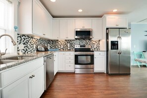 Refrigerador, microondas, parrilla de estufa y lavavajillas 