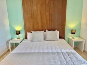 2 chambres, coffres-forts dans les chambres, fer et planche à repasser