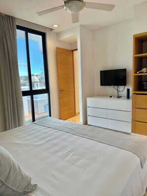 2 bedrooms, iron/ironing board, travel crib, free WiFi
