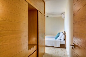 2 bedrooms, in-room safe, iron/ironing board, WiFi