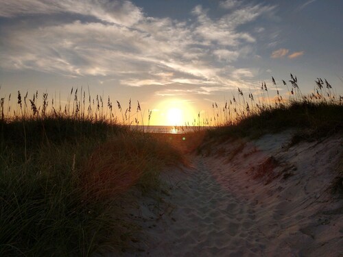 Fishing,Paddleboarding,Kayak Delight!Lovely includesyour BeachToys!Max Guests: 7