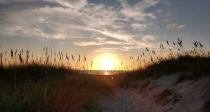 Fishing,Paddleboarding,Kayak Delight!Lovely includesyour BeachToys!Max Guests: 7