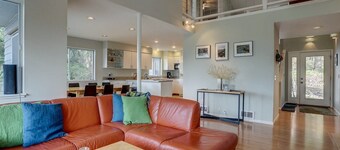 Fir Mountain Escape - Stunning Views, River & Mountain Views, Hot Tub