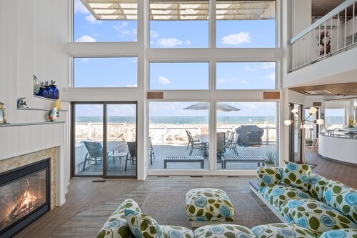 Stunning Oceanfront Home on Quiet Lane with Bay and Ocean Views. Hot tub!