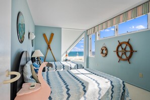 6 bedrooms, iron/ironing board, travel cot, free WiFi - Stunning Oceanfront Home on Quiet Lane with Bay and Ocean Views. Hot tub! (Beach Haven)