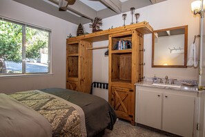 2 habitaciones, escritorio, tabla de planchar con plancha y wifi gratis 