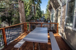 Outdoor dining - Dollar Hill II # 49 by Hauserman Rentals (Tahoe City)