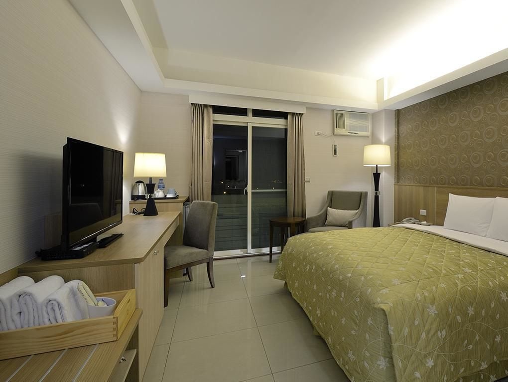 Doppia Standard, 1 letto queen | Una scrivania, tende oscuranti, insonorizzazione, Wi-Fi gratuito