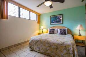 2 slaapkamers, een strijkplank/strijkijzer, internet, beddengoed