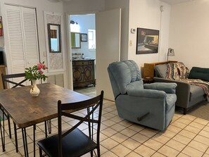 Dining - Deland Marigold House,  Beautiful Quiet Setting, with Comfy Bed, Downtown DeLand (DeLand)