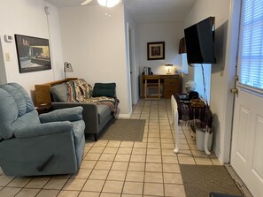 TV, DVD player, books, video library - Deland Marigold House,  Beautiful Quiet Setting, with Comfy Bed, Downtown DeLand (DeLand)