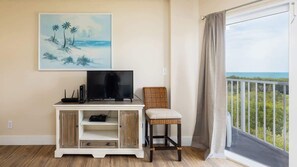 Fernseher, Bücher, Stereoanlage, Arbeitsbereiche