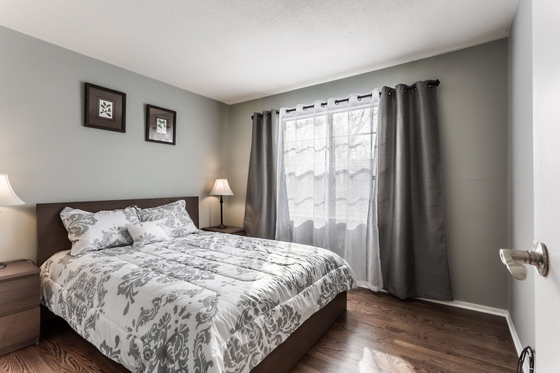 3 bedrooms, iron/ironing board, internet, bed sheets