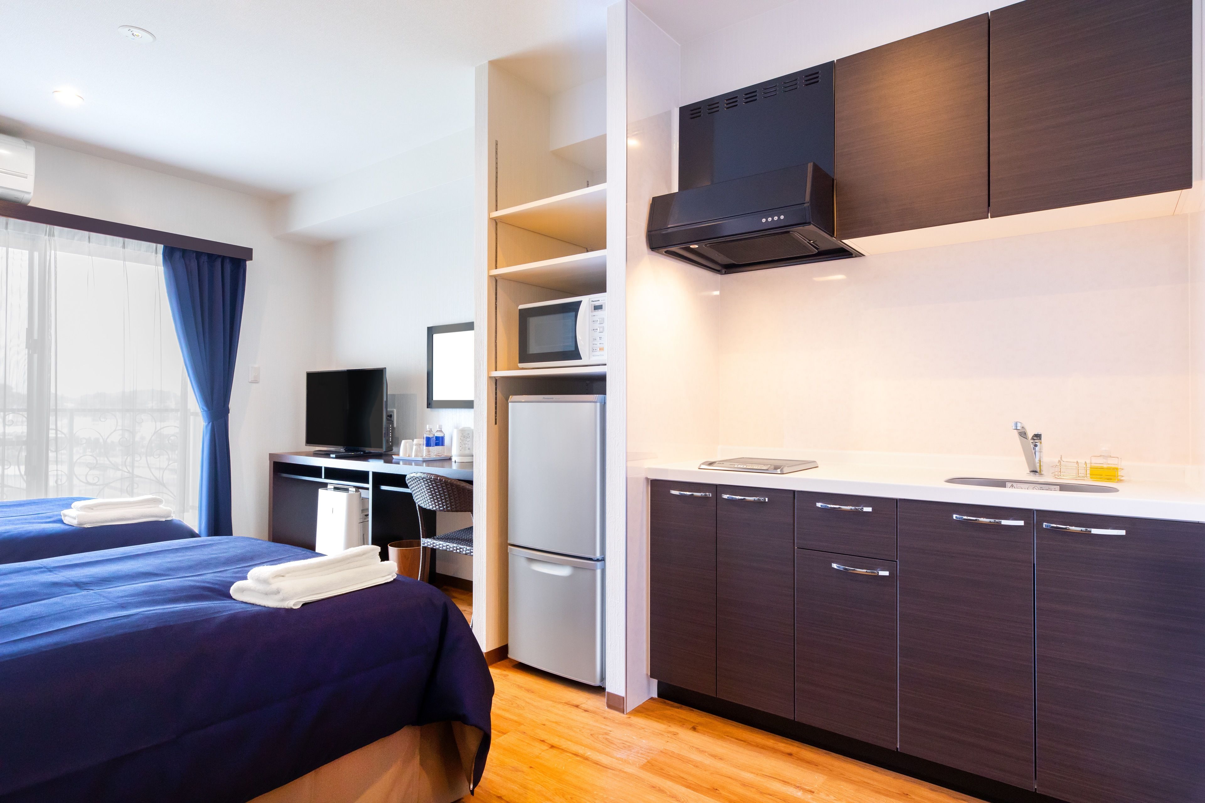 fridge, electric kettle