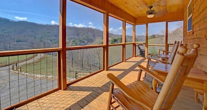 Hot Tub, Hiking & Farm Stay + Biltmore Pass | Cozy Cabin w/ Cattle Views