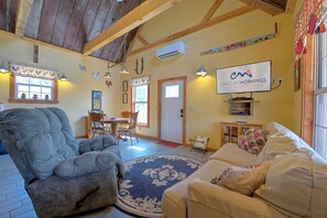 Fernseher, DVD-Player, Bücher