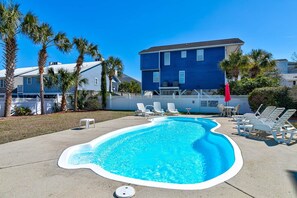 Outdoor pool, a heated pool - Seven Palms (Murrells Inlet)