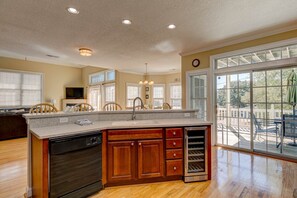 Interior - Seven Palms (Murrells Inlet)