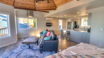 TV, fireplace, stereo