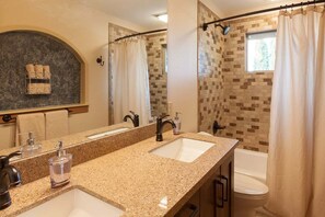 Dutxa, assecador de cabells i tovalloles 