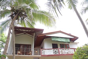 Non A/C Room | Living area