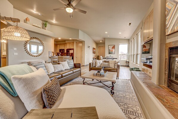 Smart TV, fireplace, DVD player