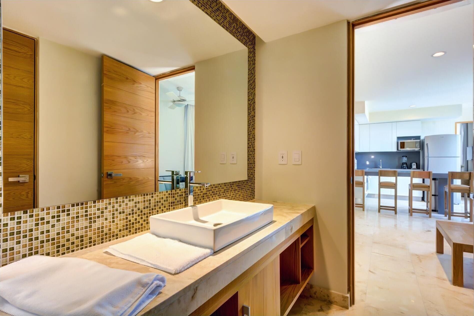 冰箱、微波炉、烤箱、炉灶