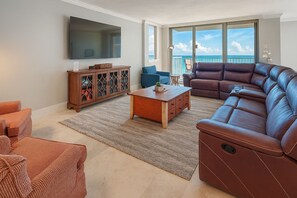 Smart TV, video games, DVD player, table football - Total Renovation! Beach Club Avalon Penthouse 2003 Direct Gulf Views/5 Kings (Gulf Shores)