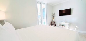 5 bedrooms, desk, iron/ironing board, free WiFi - Total Renovation! Beach Club Avalon Penthouse 2003 Direct Gulf Views/5 Kings (Gulf Shores)
