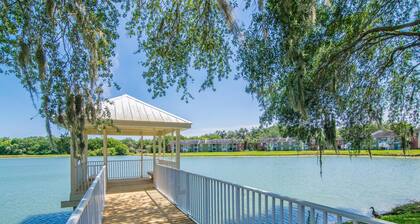 Water Front - 1 bedroom with a den and 1 bathroom